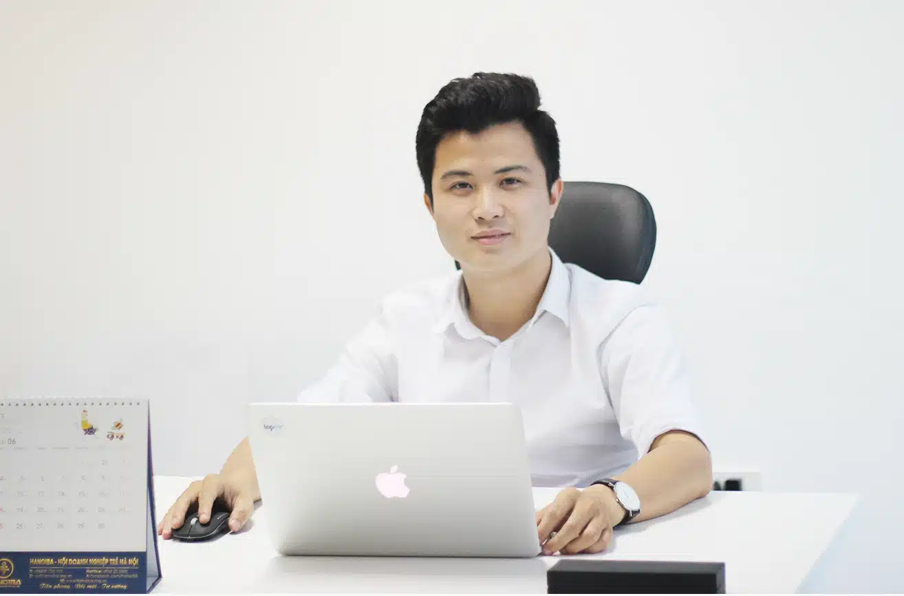Chân dung tác giả Hello88